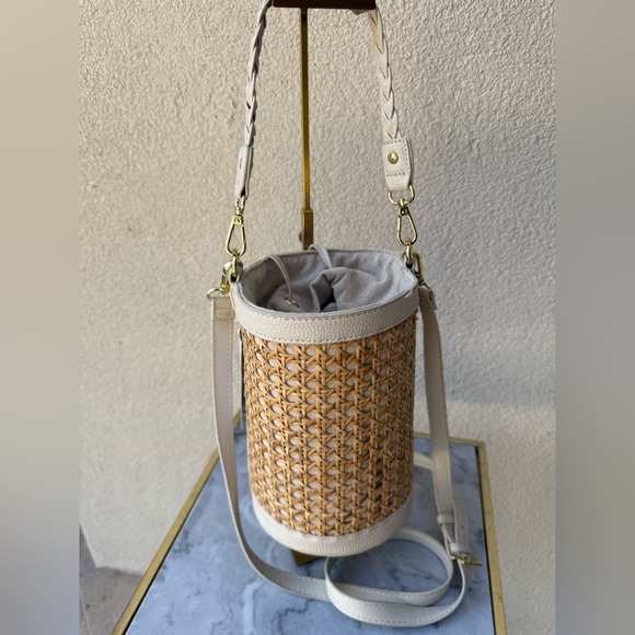 Tommy Bahama Tan and Cream Shoulder Bag - Picture 6 of 8